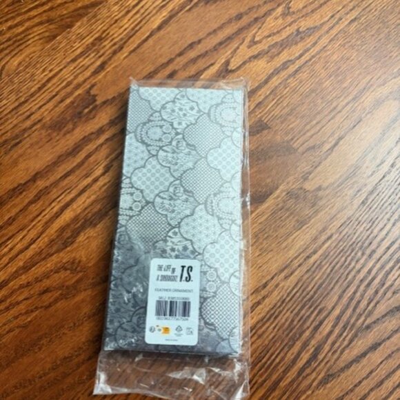 Taylor Swift The Life of A Showgirl Sparkling Feather Ornament Holiday Collectio - Picture 4 of 4